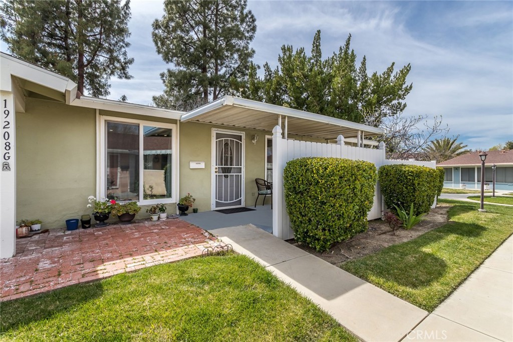 19208 Avenue Of The Oaks Unit: G