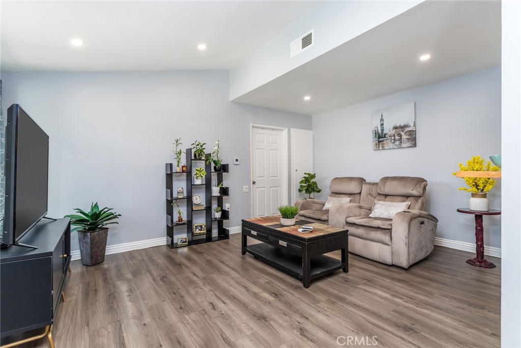 19208 Avenue Of The Oaks Unit: G