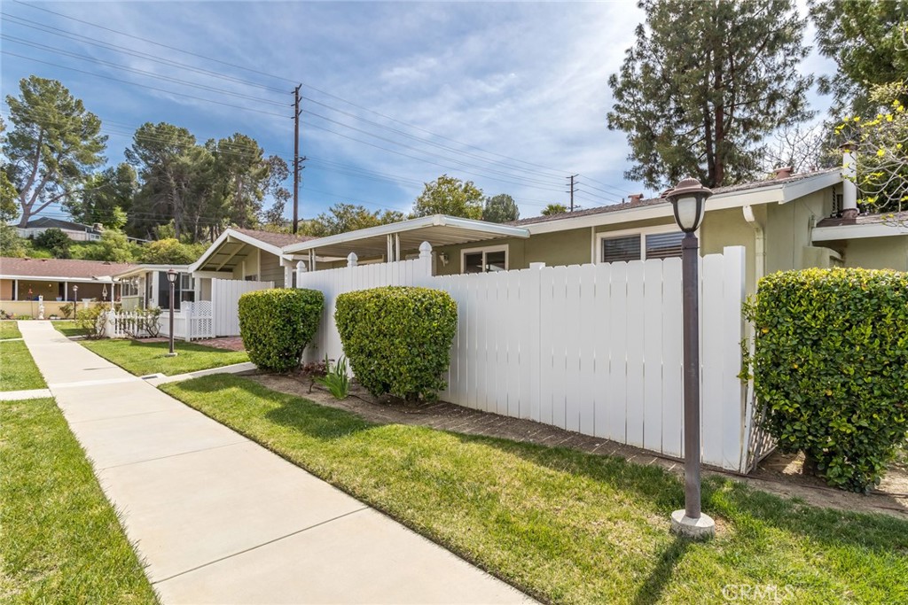 19208 Avenue Of The Oaks Unit: G