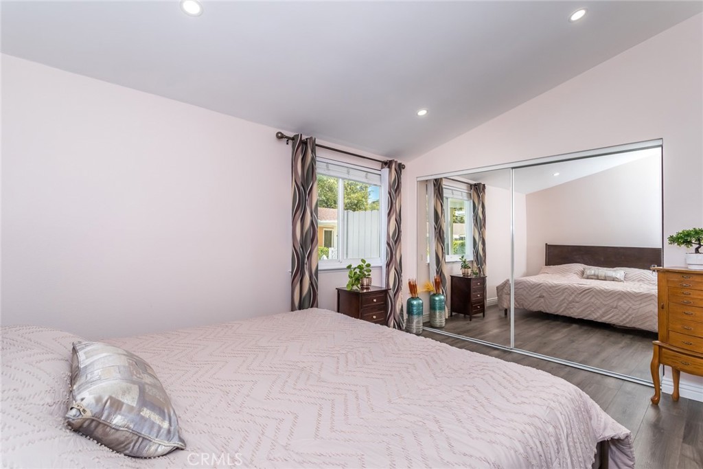 19208 Avenue Of The Oaks Unit: G