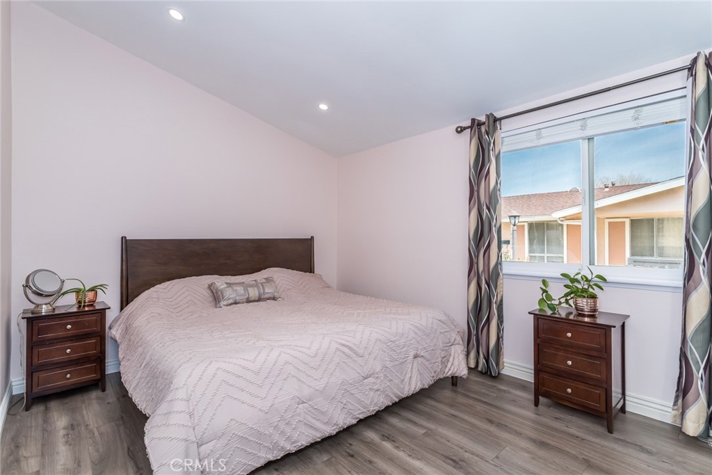 19208 Avenue Of The Oaks Unit: G