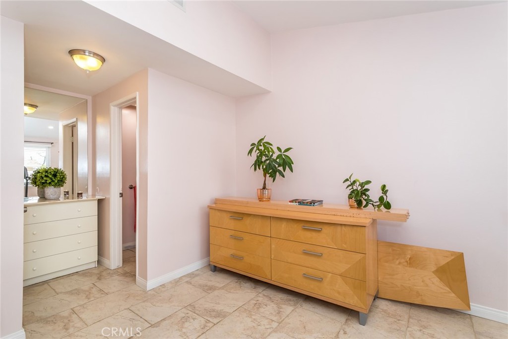 19208 Avenue Of The Oaks Unit: G