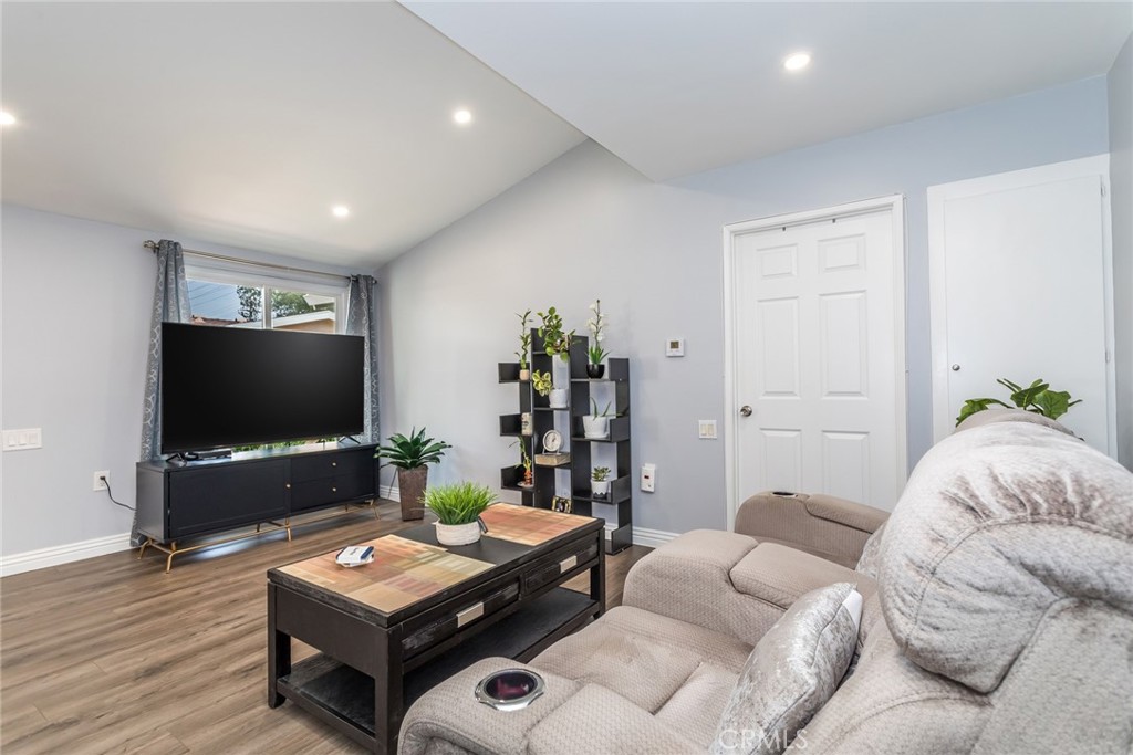 19208 Avenue Of The Oaks Unit: G