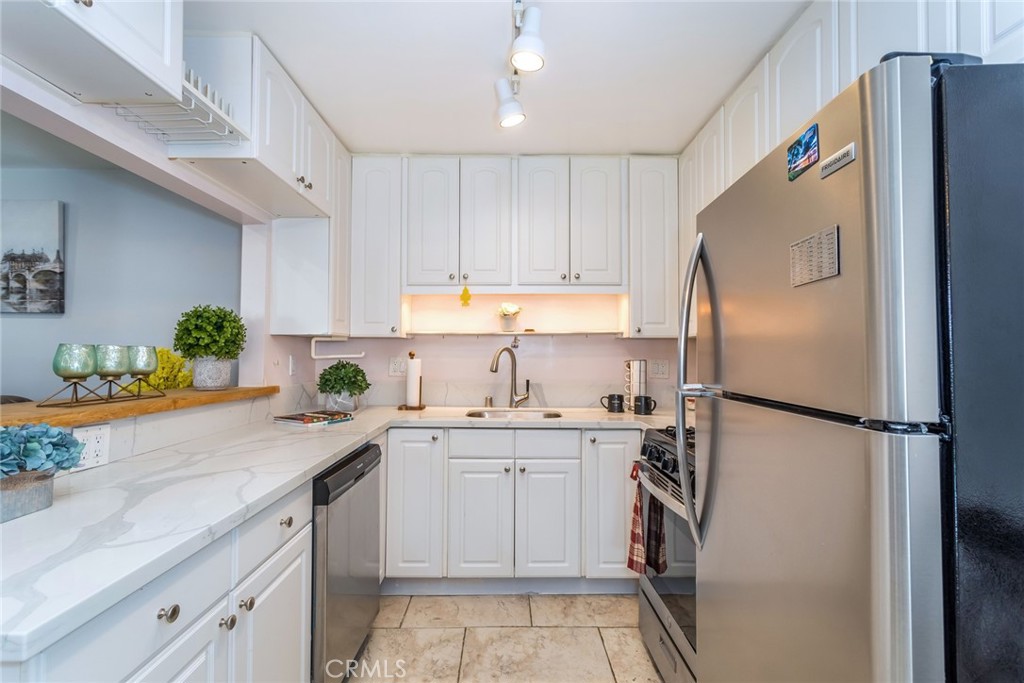 19208 Avenue Of The Oaks Unit: G