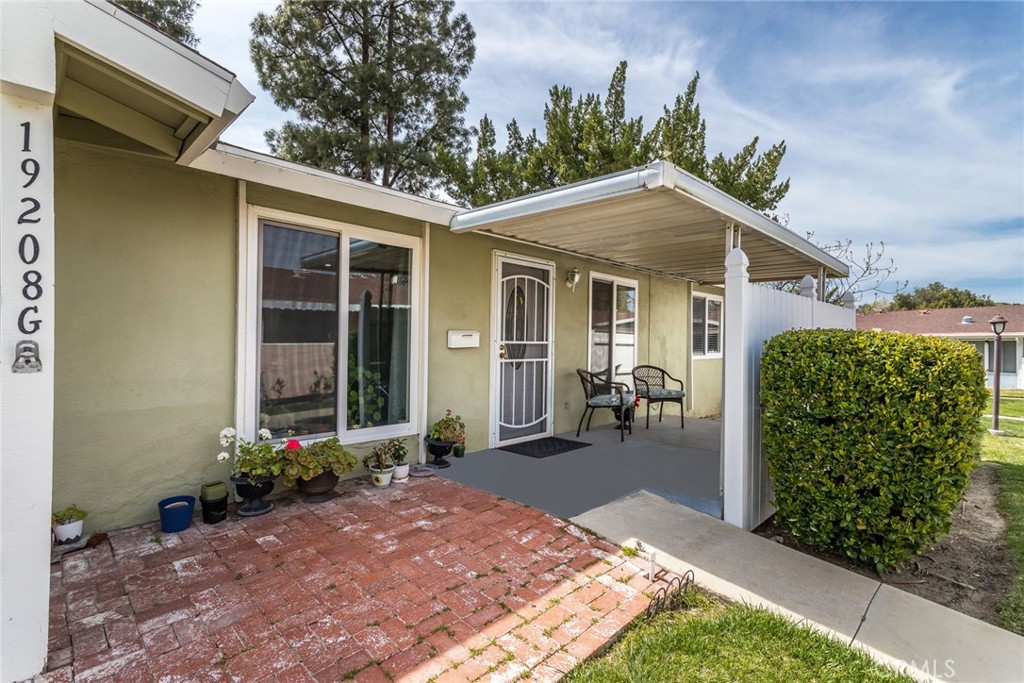19208 Avenue Of The Oaks Unit: G