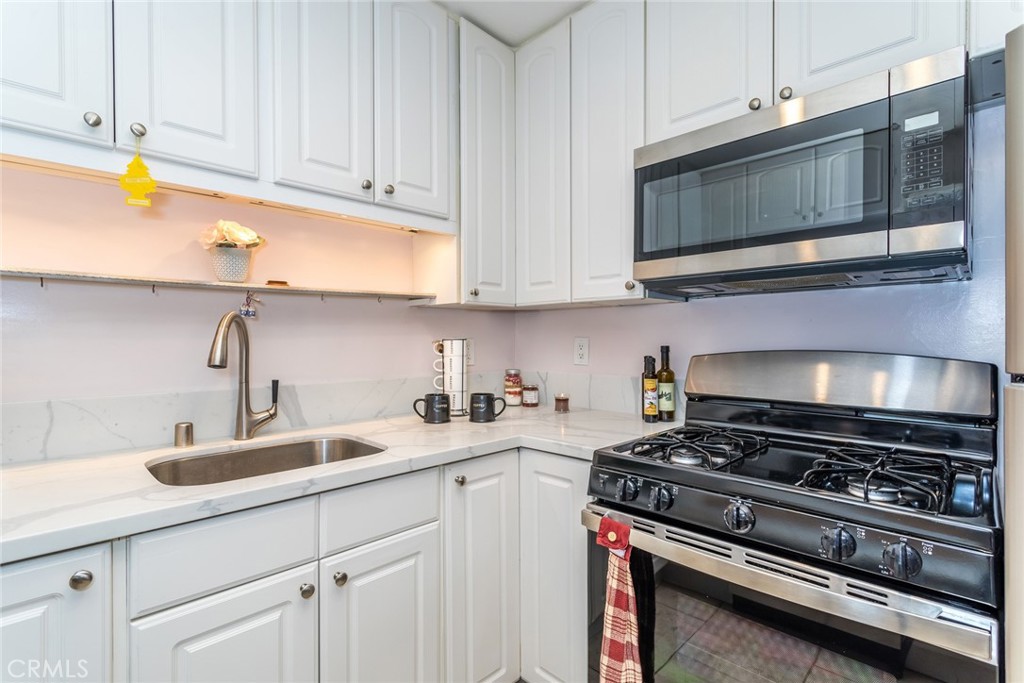 19208 Avenue Of The Oaks Unit: G