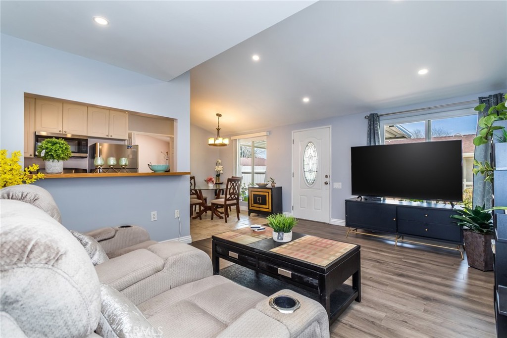 19208 Avenue Of The Oaks Unit: G
