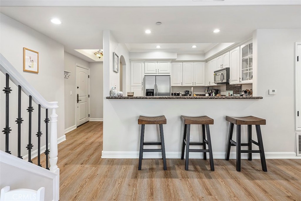 4237 Longridge Avenue Unit: 306