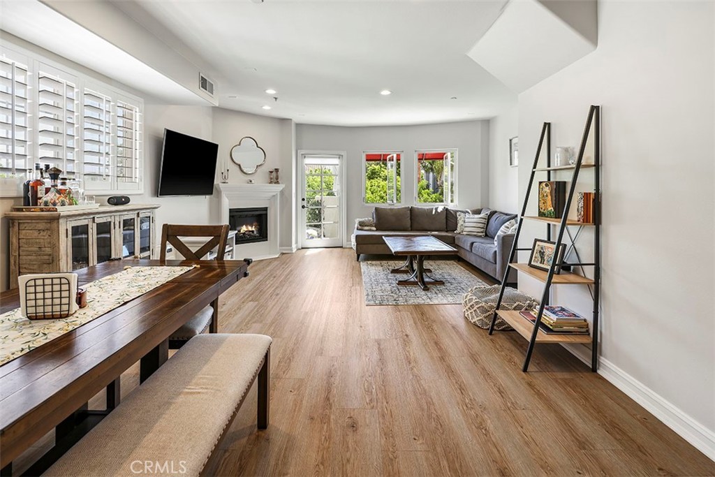 4237 Longridge Avenue Unit: 306