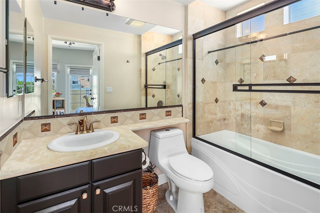 4237 Longridge Avenue Unit: 306