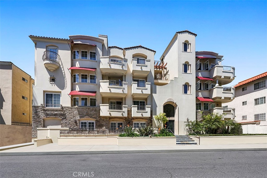 4237 Longridge Avenue Unit: 306