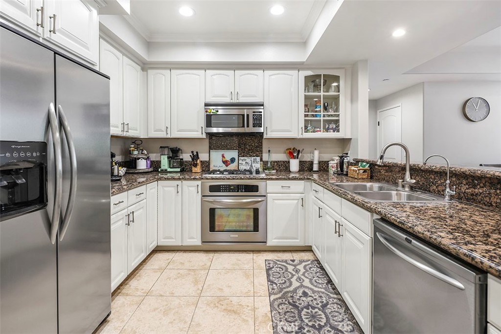 4237 Longridge Avenue Unit: 306
