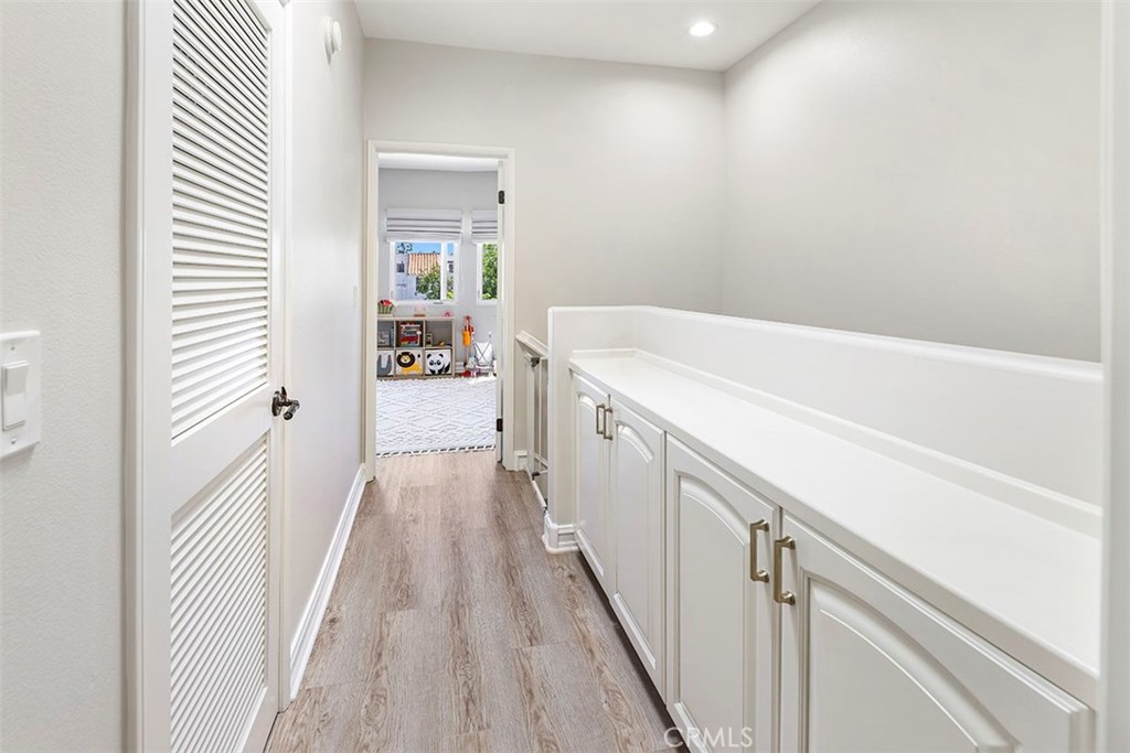 4237 Longridge Avenue Unit: 306