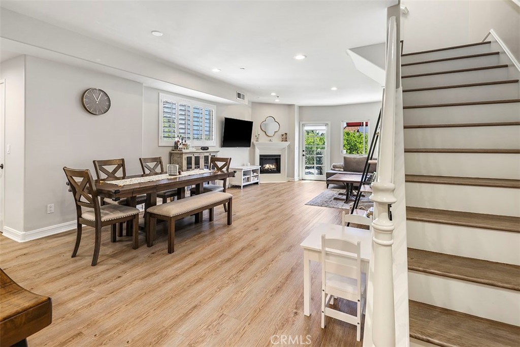 4237 Longridge Avenue Unit: 306