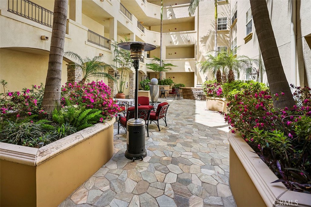 4237 Longridge Avenue Unit: 306
