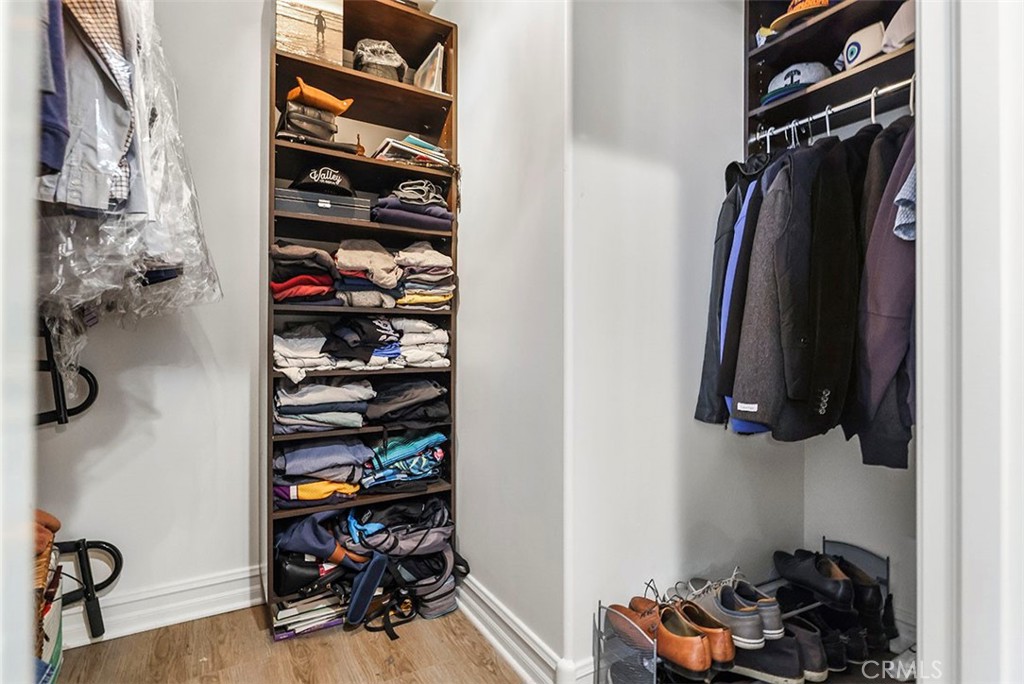 4237 Longridge Avenue Unit: 306