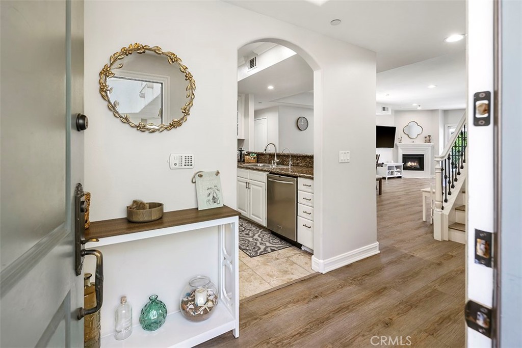 4237 Longridge Avenue Unit: 306