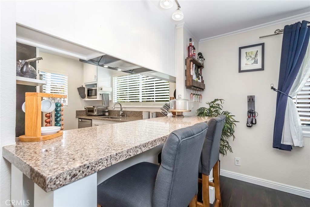 5230 Zelzah Avenue Unit: 14