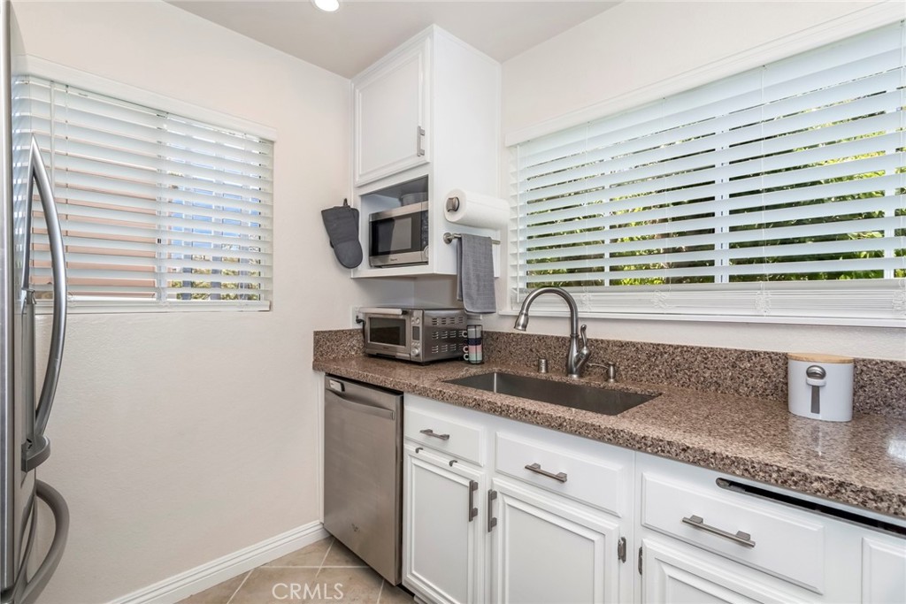 5230 Zelzah Avenue Unit: 14