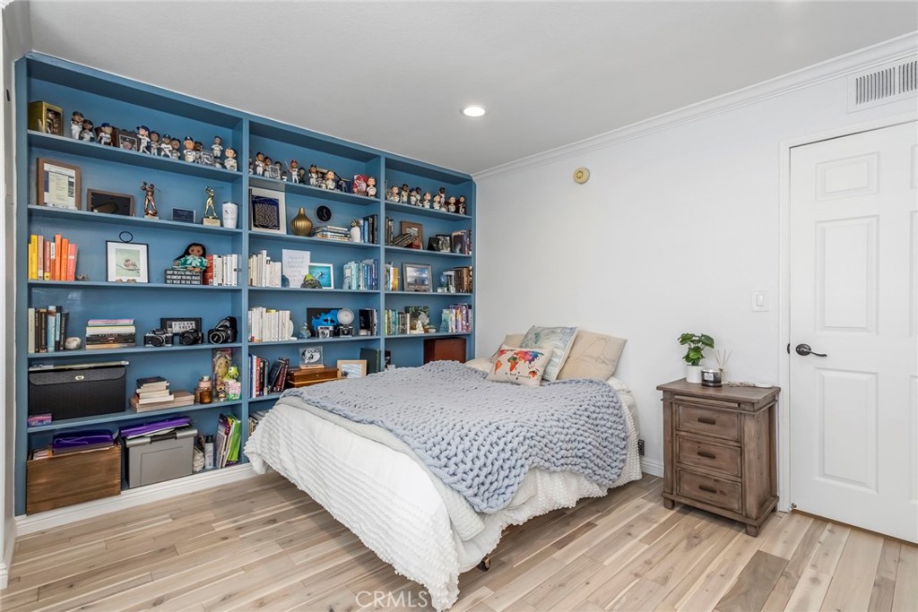 5230 Zelzah Avenue Unit: 14