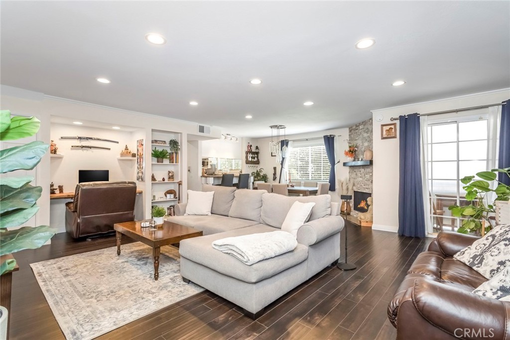 5230 Zelzah Avenue Unit: 14