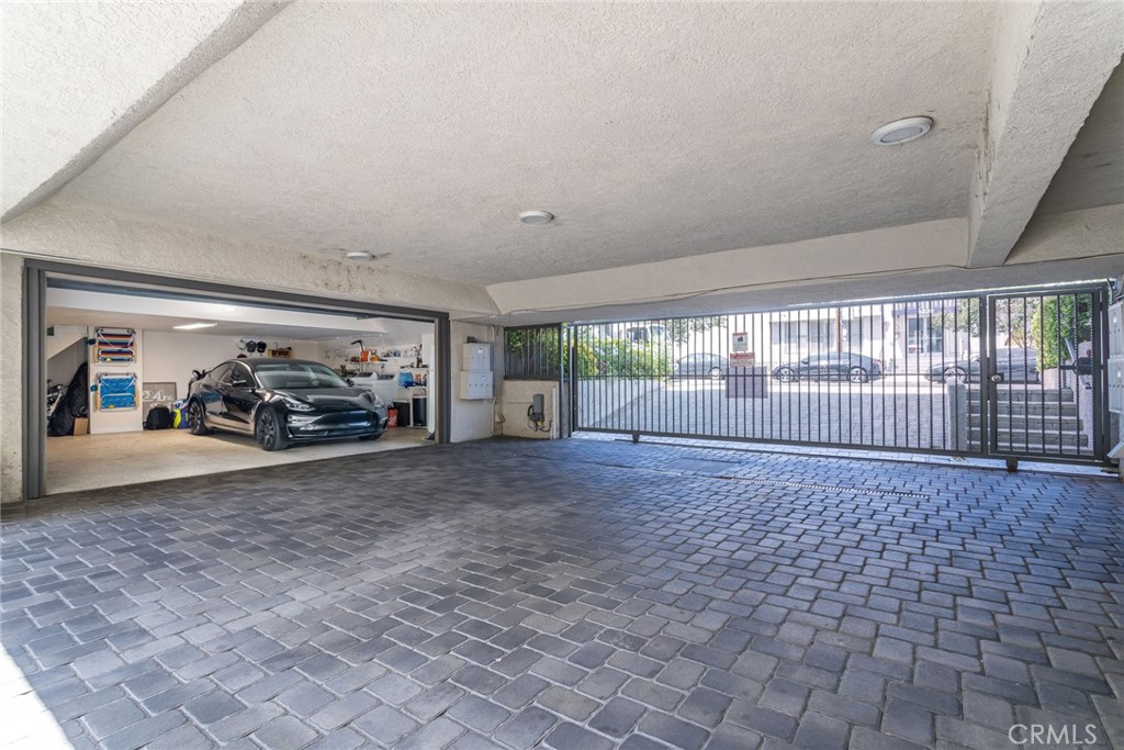 5230 Zelzah Avenue Unit: 14