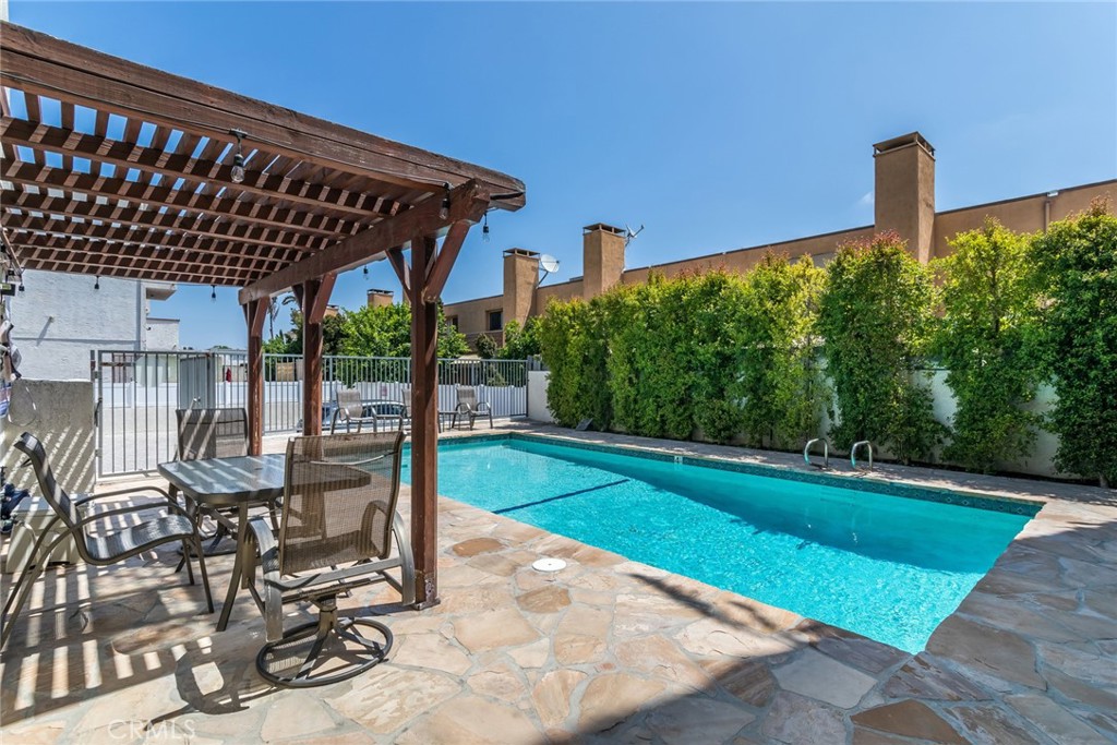5230 Zelzah Avenue Unit: 14