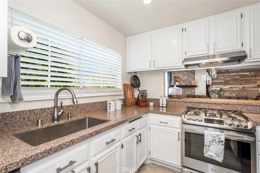 5230 Zelzah Avenue Unit: 14