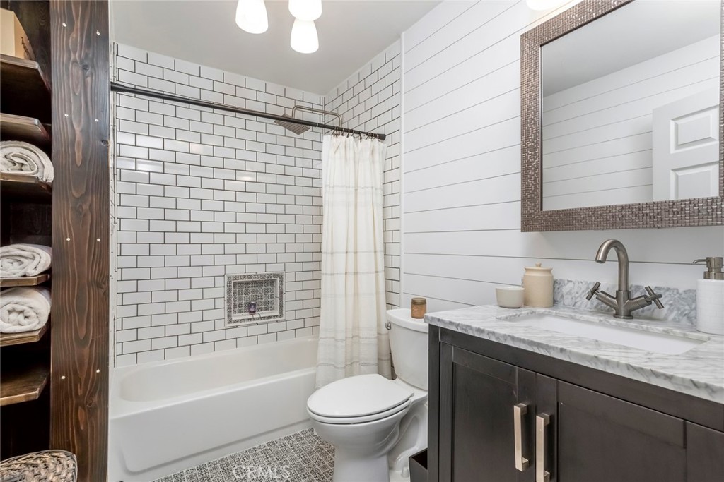 5230 Zelzah Avenue Unit: 14