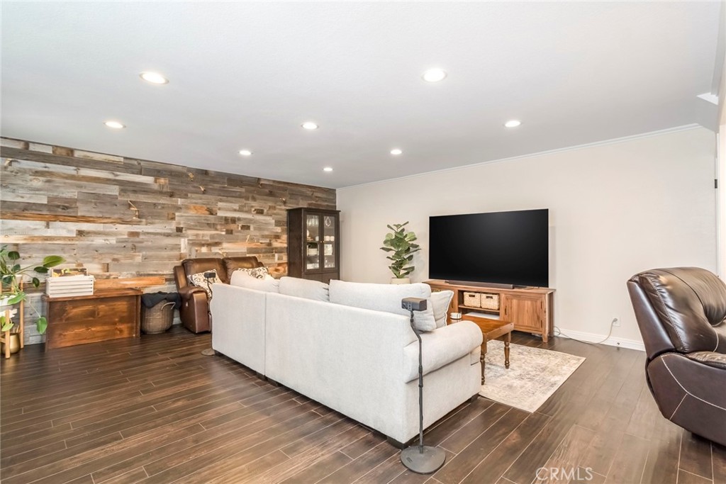 5230 Zelzah Avenue Unit: 14
