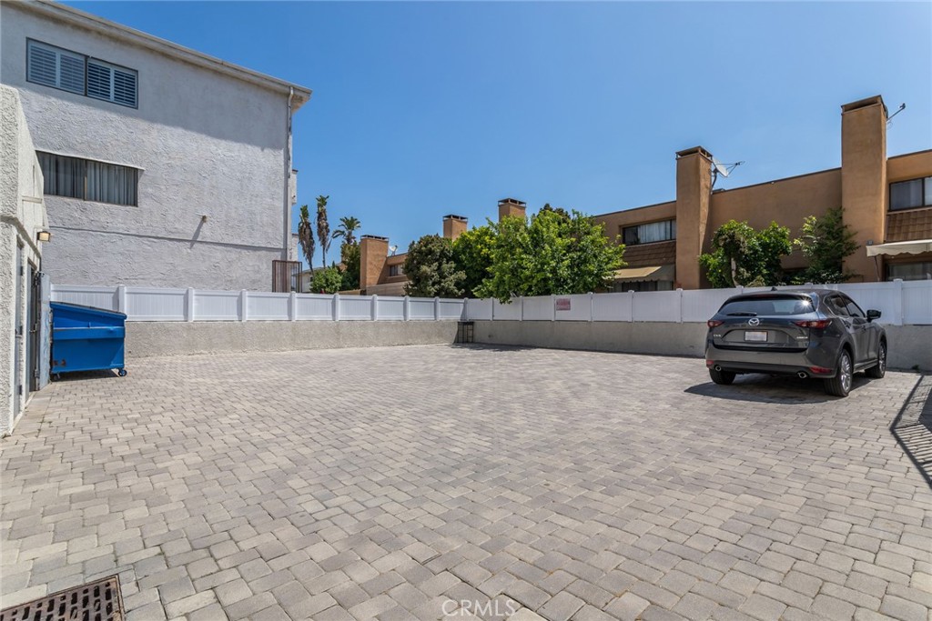 5230 Zelzah Avenue Unit: 14