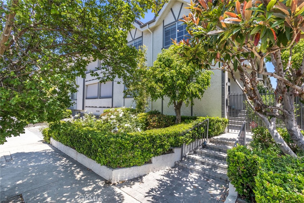 5230 Zelzah Avenue Unit: 14