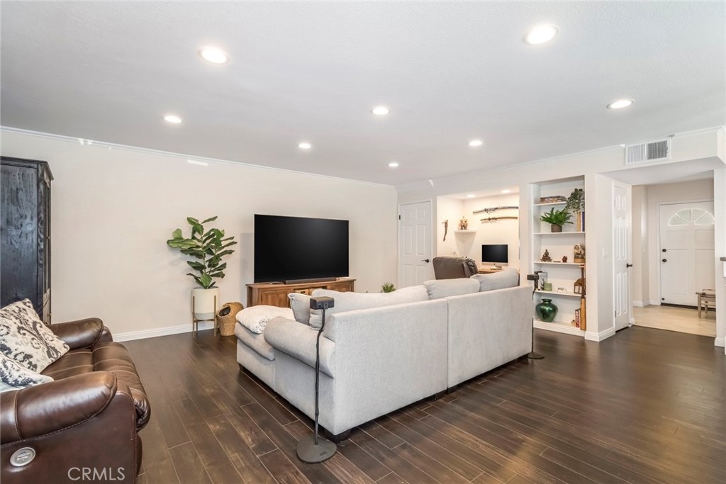 5230 Zelzah Avenue Unit: 14