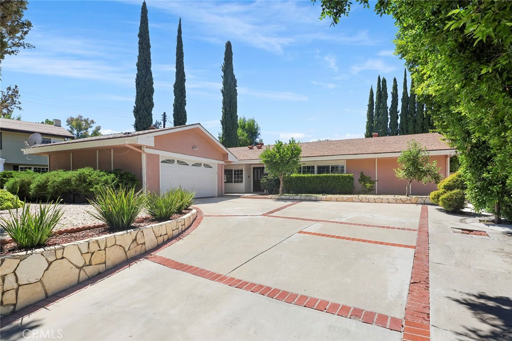 24385 Crestlawn Street