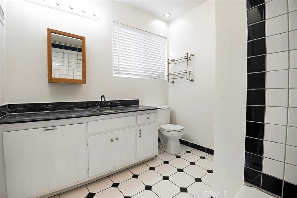 5427 Yarmouth Avenue