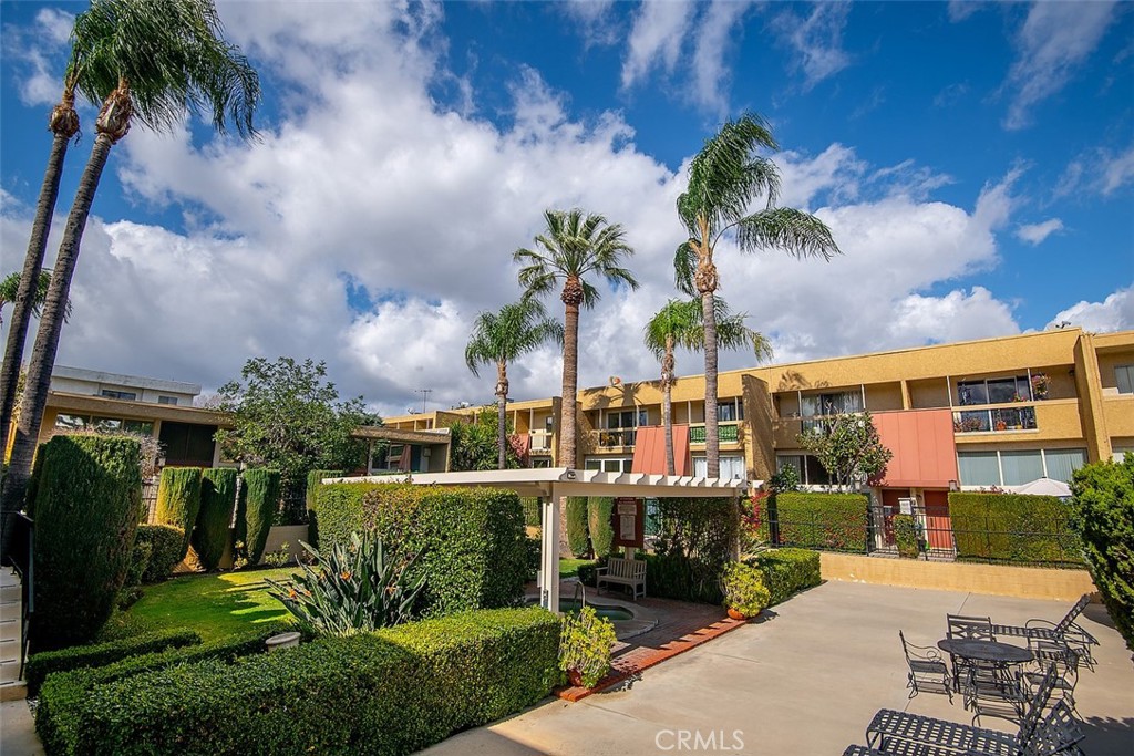 5427 Yarmouth Avenue