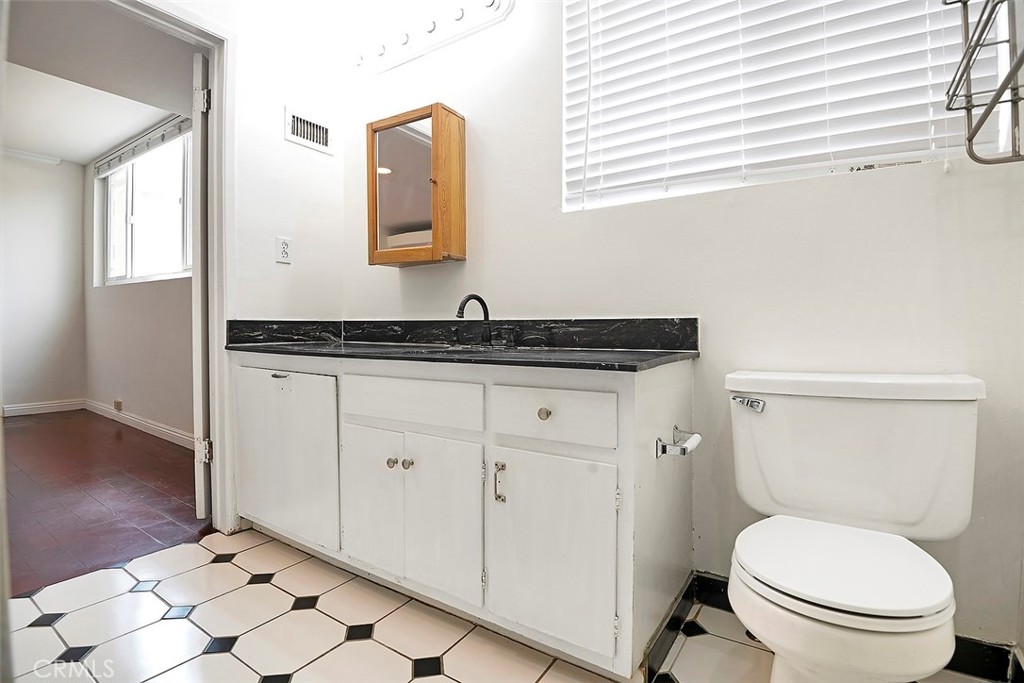 5427 Yarmouth Avenue