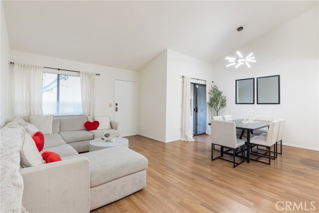 18136 Oxnard ST Unit: 39