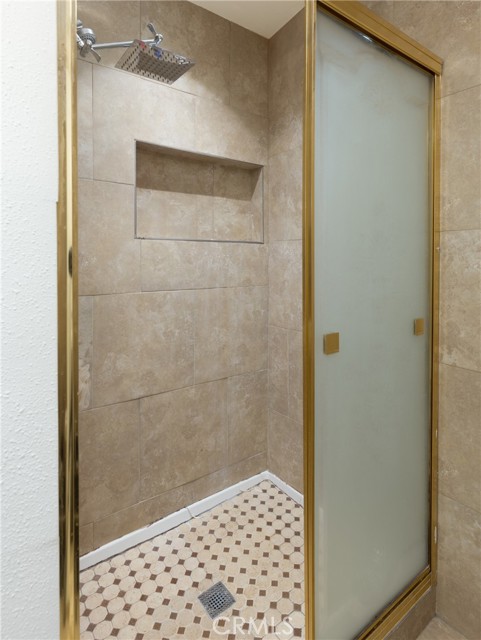 18136 Oxnard ST Unit: 39