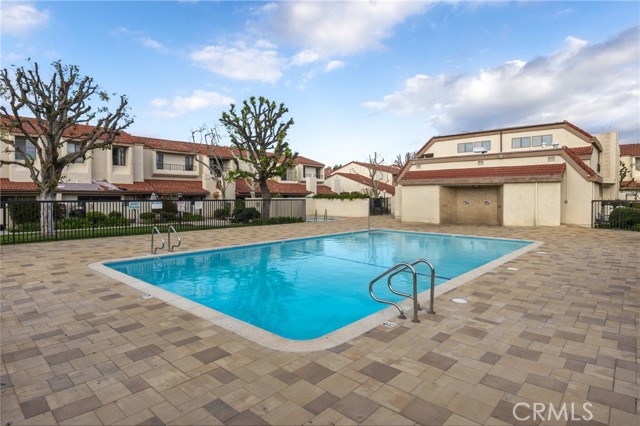 18136 Oxnard ST Unit: 39