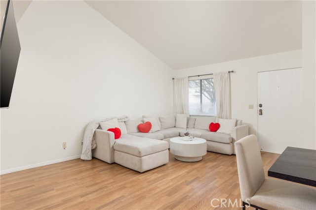 18136 Oxnard ST Unit: 39