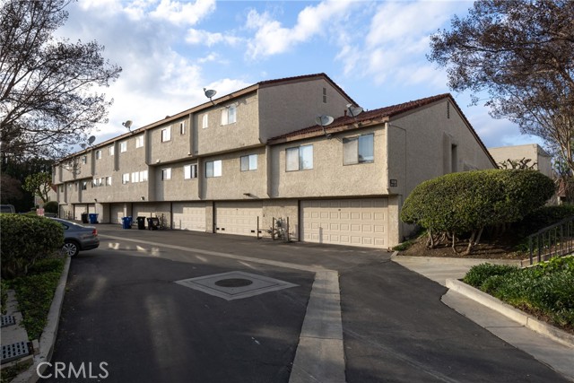 18136 Oxnard ST Unit: 39