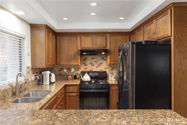 18136 Oxnard ST Unit: 39