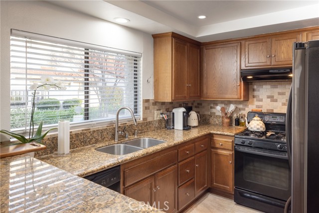 18136 Oxnard ST Unit: 39