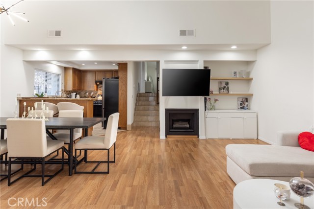 18136 Oxnard ST Unit: 39