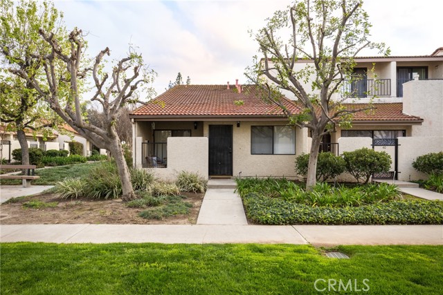 18136 Oxnard ST Unit: 39