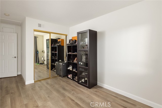 18136 Oxnard ST Unit: 39