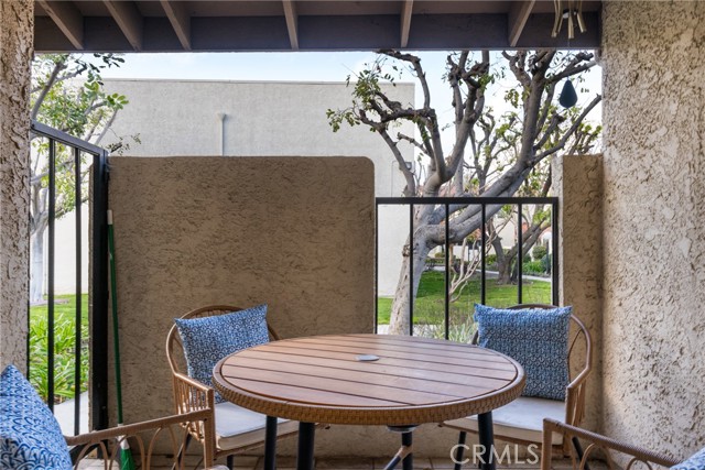 18136 Oxnard ST Unit: 39