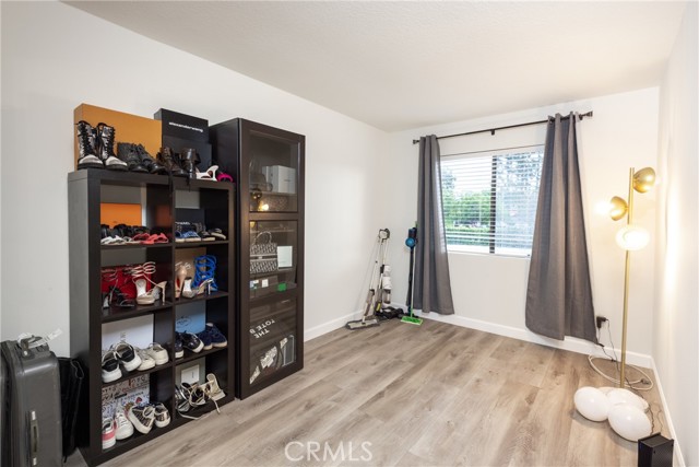 18136 Oxnard ST Unit: 39