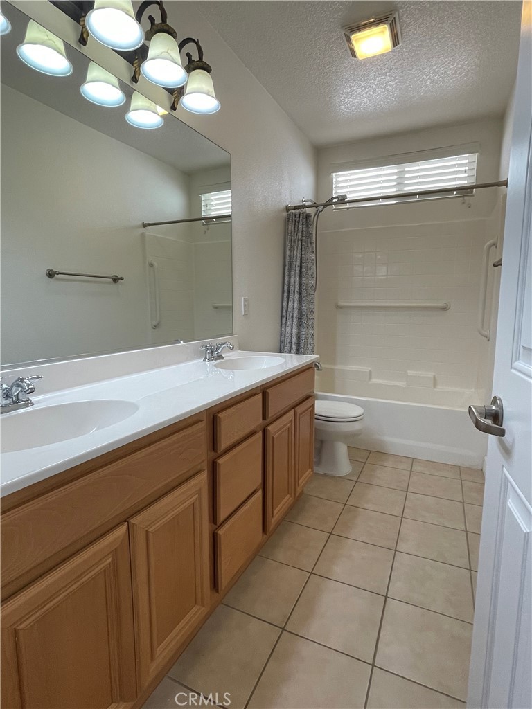 1712 W Lumber Street